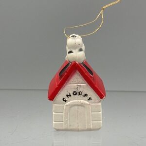 Vintage 1958 Syndicate Snoopy Sleeping On Dog House 2.5" Plastic Ornament